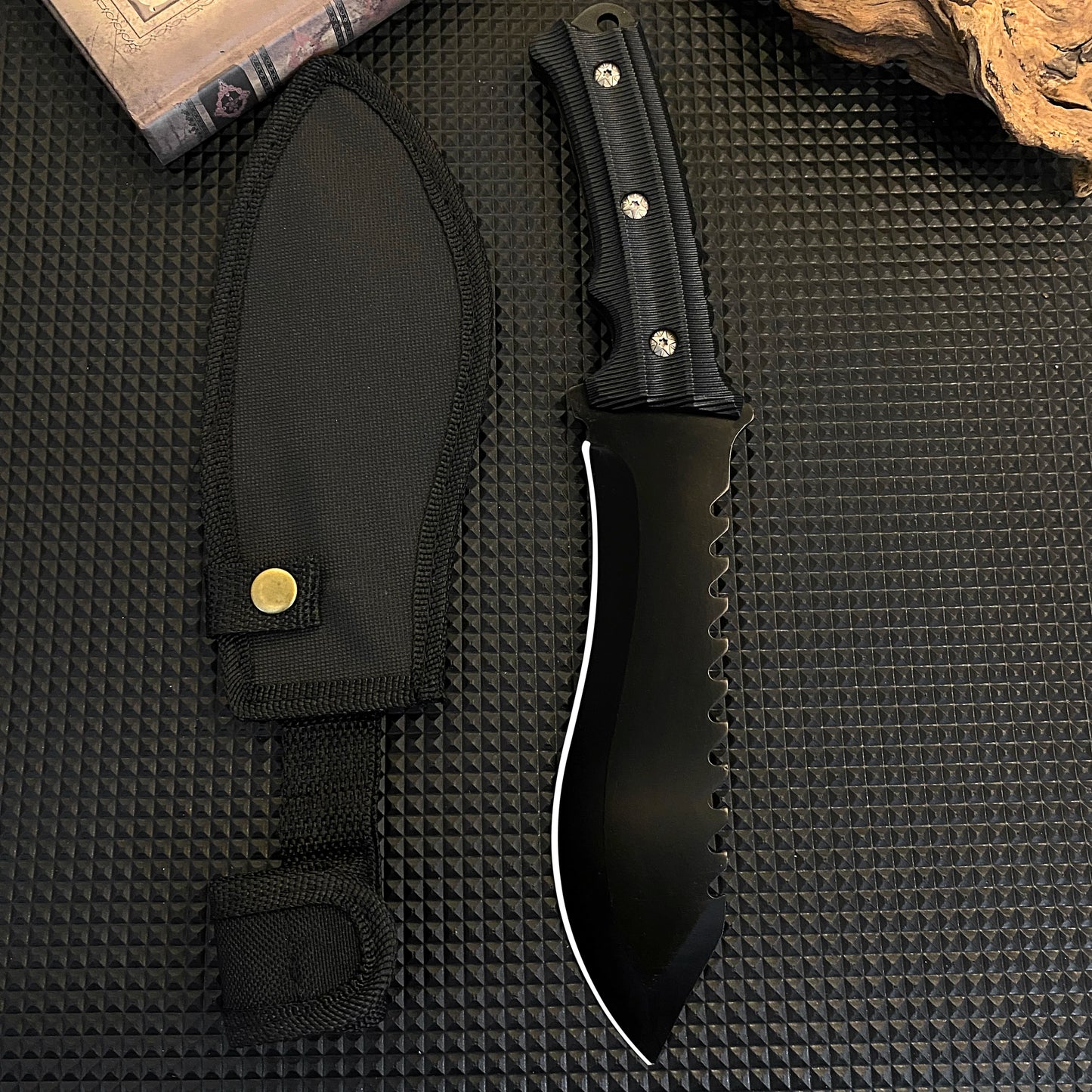 A stainless steel multi-purpose outdoor knife with high hardness is suitable for camping, survival, adventure climbing,